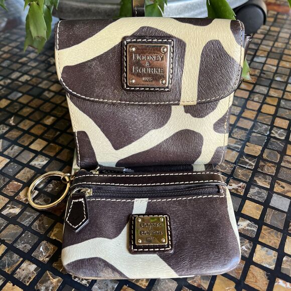 Dooney & Bourke Giraffe Print Serengeti Leather Hobo Bag Matching Wallet(s) Lg - Picture 4 of 12